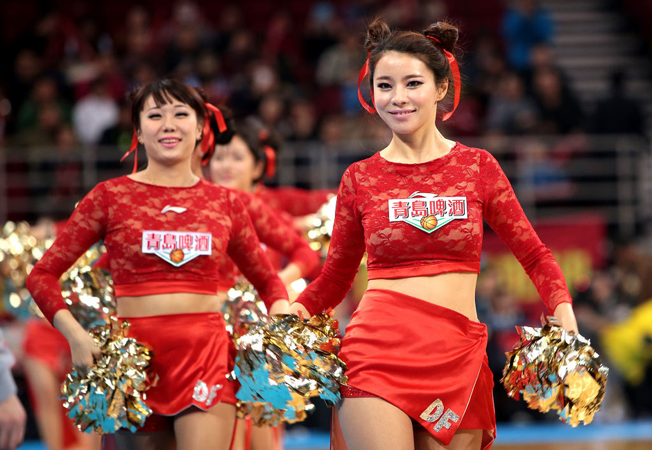 巅峰篮球宝贝笑靥如花 扇子舞舞动中国风